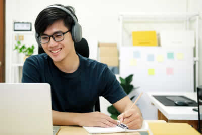 How Online Courses Can Boost Your Career Growth